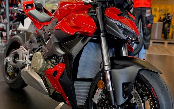 Gebrauchtmotorrad Ducati Streetfighter V4 - Bild 1