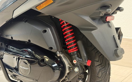 Gebrauchtmotorrad Peugeot Metropolis GT - Bild 11