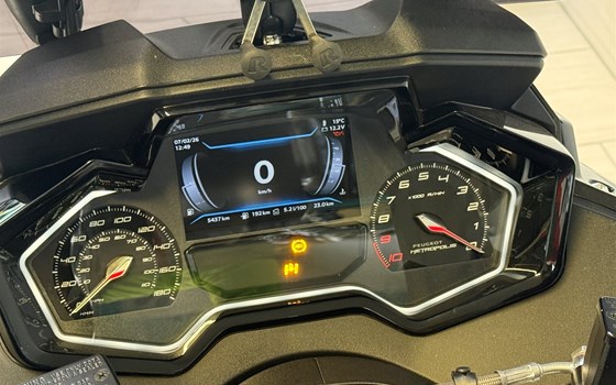 Gebrauchtmotorrad Peugeot Metropolis GT - Bild 13