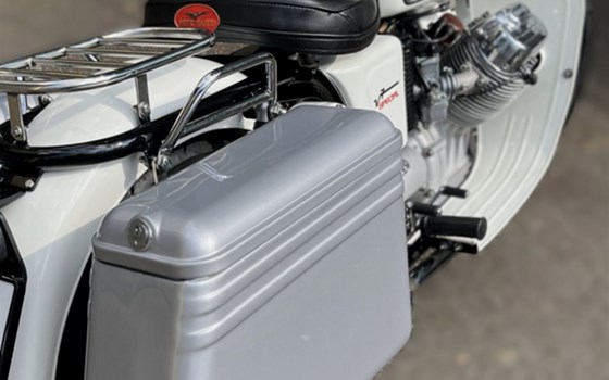 Gebrauchtmotorrad Moto Guzzi V7 700 - Bild 3