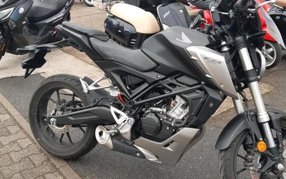 Gebrauchtmotorrad Honda CB125R - Bild 3