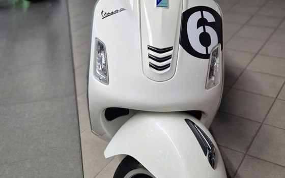 Gebrauchtmotorrad Vespa GTS 300 - Bild 2