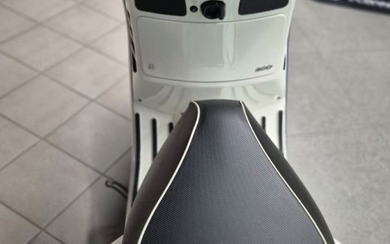 Gebrauchtmotorrad Vespa GTS 300 - Bild 6