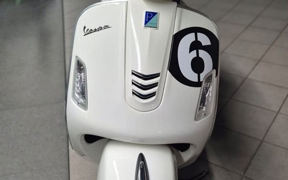 Gebrauchtmotorrad Vespa GTS 300 - Bild 8