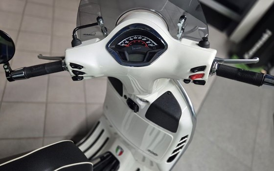 Gebrauchtmotorrad Vespa GTS 300 - Bild 9