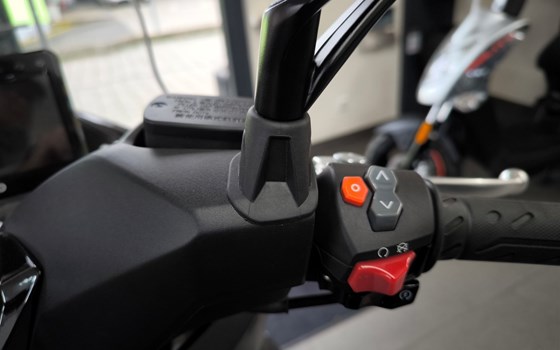 Gebrauchtmotorrad Kymco Downtown GT 350i TCS - Bild 11