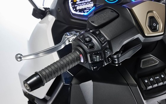 Neufahrzeug Kymco AK 575i ABS Premium - Bild 7