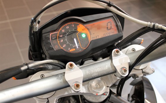 Gebrauchtmotorrad KTM 690 SMC - Bild 11