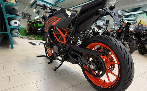 Gebrauchtmotorrad KTM 125 Duke - Bild 9