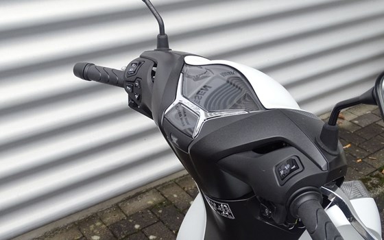 Gebrauchtmotorrad Honda SH125i - Bild 4