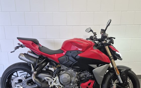 Gebrauchtmotorrad Ducati Streetfighter V2 - Bild 1