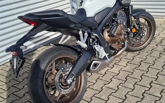 Gebrauchtmotorrad Honda CB650R E-Clutch - Bild 4