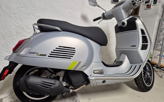 Gebrauchtmotorrad Vespa GTS 125 - Bild 1