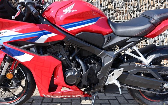 Gebrauchtmotorrad Honda CBR650R E-Clutch - Bild 3