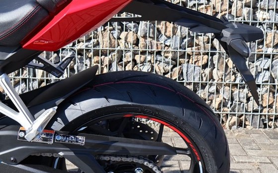 Gebrauchtmotorrad Honda CBR650R E-Clutch - Bild 4