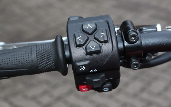 Gebrauchtmotorrad Triumph Speed Twin 1200 - Bild 11