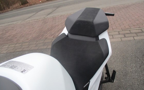 Neufahrzeug KTM 990 Duke - Bild 13