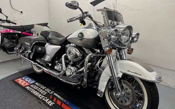 Gebrauchtmotorrad Harley-Davidson Road King Custom FLHRS - Bild 13