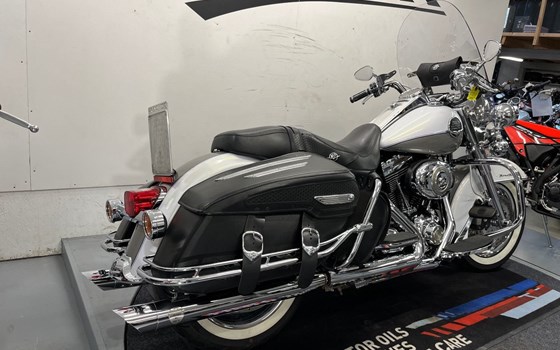 Gebrauchtmotorrad Harley-Davidson Road King Custom FLHRS - Bild 15