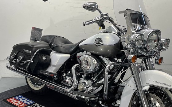 Gebrauchtmotorrad Harley-Davidson Road King Custom FLHRS - Bild 2