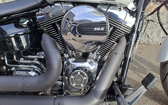 Gebrauchtmotorrad Harley-Davidson Softail Breakout FXSB - Bild 2