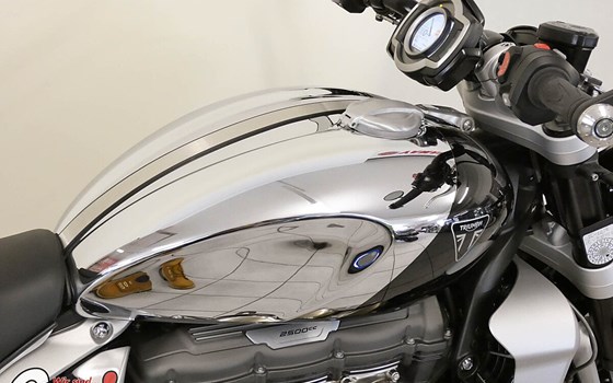 Gebrauchtmotorrad Triumph Rocket III - Bild 11