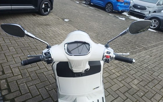 Neufahrzeug Vespa GTS 125 Supertech iGET - Bild 10