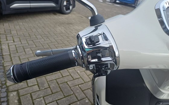 Neufahrzeug Vespa GTS 125 Supertech iGET - Bild 11