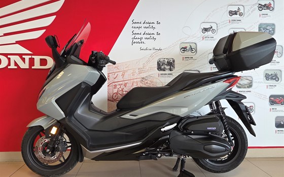 Gebrauchtmotorrad Honda Forza 350 - Bild 5