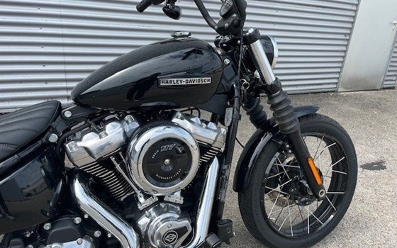 Gebrauchtmotorrad Harley-Davidson Softail Street Bob FXBB - Bild 3