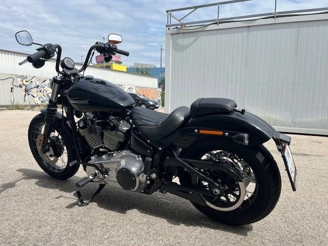 Harley-Davidson Softail Street Bob FXBB (Vivid Black) - Bild 8