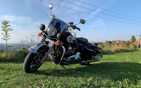 Gebrauchtmotorrad Harley-Davidson Road King Police FLHP - Bild 1