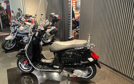 Gebrauchtmotorrad Vespa GTS 125 - Bild 4