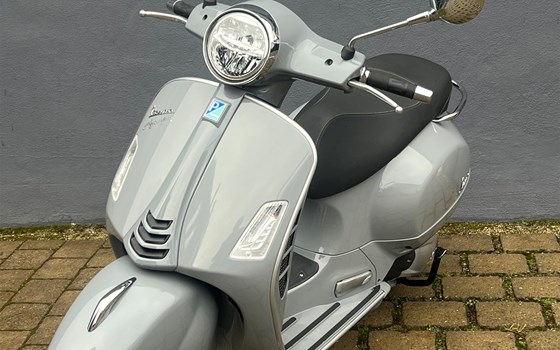 Gebrauchtmotorrad Vespa GTS 300 Super Tech - Bild 4