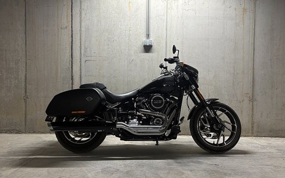 Gebrauchtmotorrad Harley-Davidson Softail Sport Glide FLSB - Bild 1