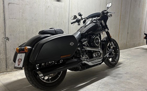 Gebrauchtmotorrad Harley-Davidson Softail Sport Glide FLSB - Bild 2