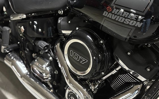 Gebrauchtmotorrad Harley-Davidson Softail Sport Glide FLSB - Bild 4