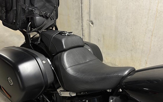 Gebrauchtmotorrad Harley-Davidson Softail Sport Glide FLSB - Bild 5