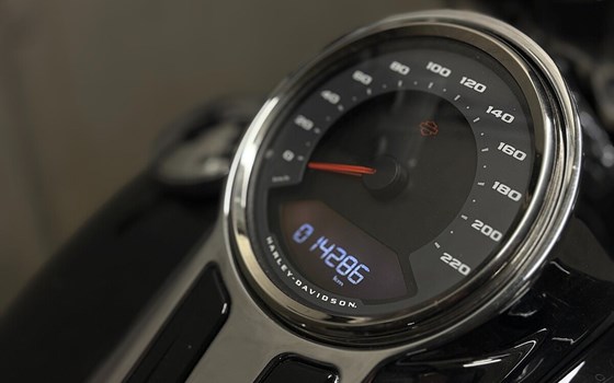 Gebrauchtmotorrad Harley-Davidson Softail Sport Glide FLSB - Bild 7