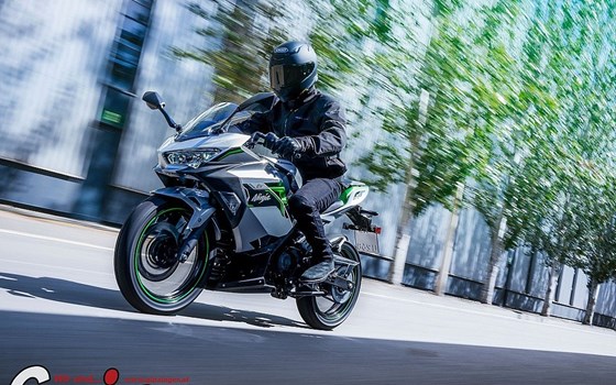 Neufahrzeug Kawasaki Ninja e-1 - Bild 2