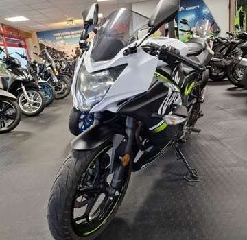 Gebrauchtmotorrad Kawasaki Ninja 125 - Bild 3