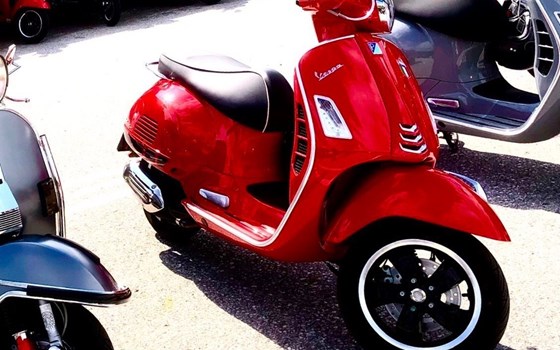 Gebrauchtmotorrad Vespa GTS 125 Super iGET - Bild 1