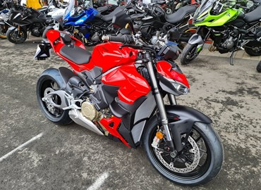 Gebrauchtmotorrad Ducati Streetfighter V4