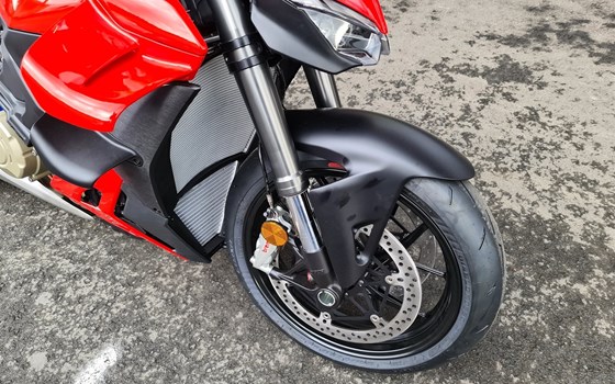 Gebrauchtmotorrad Ducati Streetfighter V4 - Bild 6