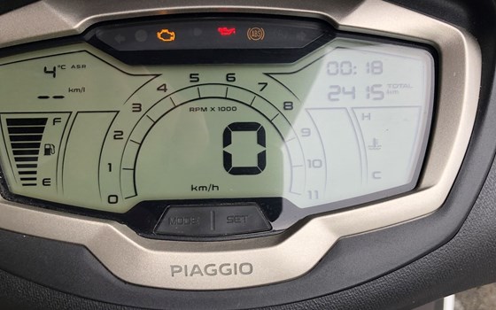 Gebrauchtmotorrad Piaggio Beverly 400 hpe - Bild 2