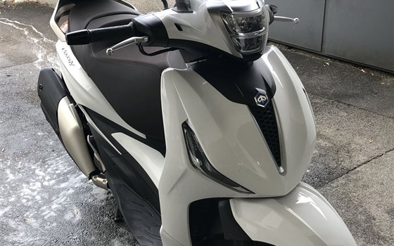 Gebrauchtmotorrad Piaggio Beverly 400 hpe - Bild 9