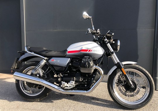 GEBRAUCHTFAHRZEUG Moto Guzzi V7 Special