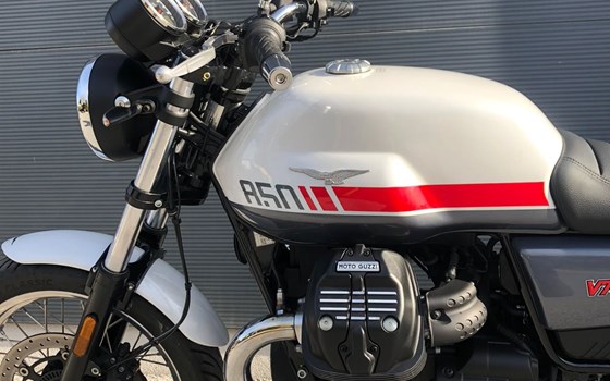 Gebrauchtmotorrad Moto Guzzi V7 Special - Bild 10