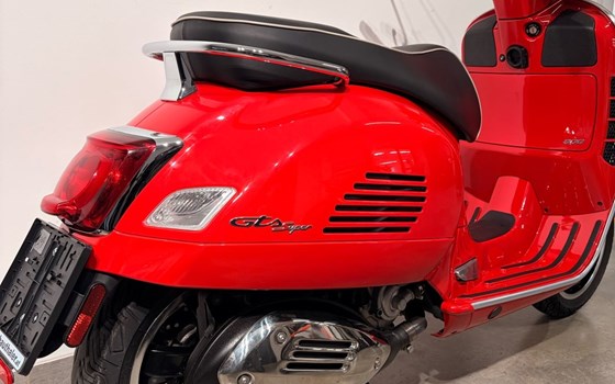 Gebrauchtmotorrad Vespa GTS 300 Super - Bild 4