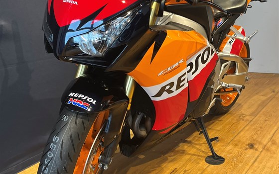 Gebrauchtmotorrad Honda CBR1000RR Fireblade - Bild 10